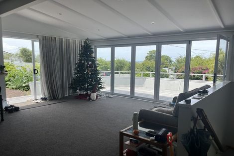 Photo of property in 98 Matipo Road, Mairangi Bay, Auckland, 0630