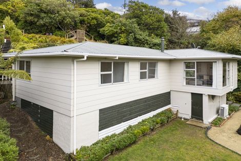 Photo of property in 85 Ruskin Road, Newlands, Wellington, 6037