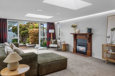 Photo of property in 19 Kent Lodge Avenue, Avonhead, Christchurch, 8042