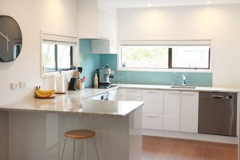 Photo of property in 2/17 Telephone Road, Birkenhead, Auckland, 0626