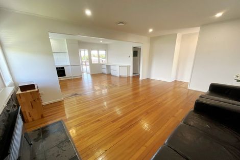 Photo of property in 4 Paton Avenue, Te Atatu South, Auckland, 0610