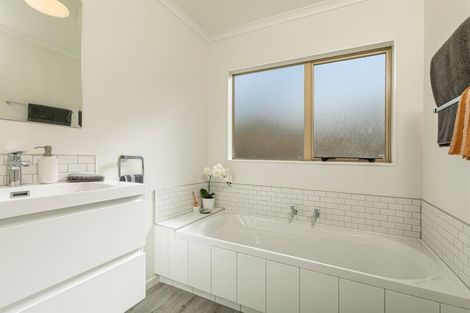 Photo of property in 7 Elder Place, Massey, Auckland, 0614