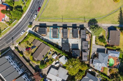 Photo of property in 8/10 Hutchinsons Road, Bucklands Beach, Auckland, 2014