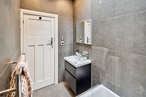 Photo of property in 292 The Parade, Island Bay, Wellington, 6023