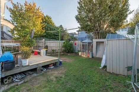 Photo of property in 2/6 Eulogy Place, Randwick Park, Auckland, 2105