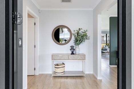 Photo of property in 202 Pacific Drive, Fitzherbert, Palmerston North, 4410