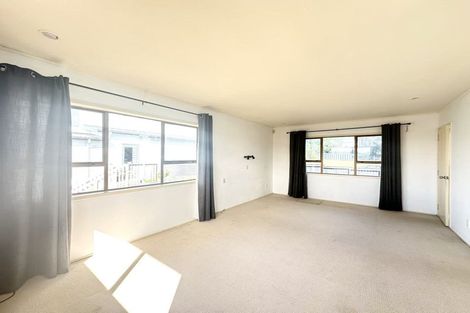 Photo of property in 3 Beulah Avenue, Rothesay Bay, Auckland, 0630
