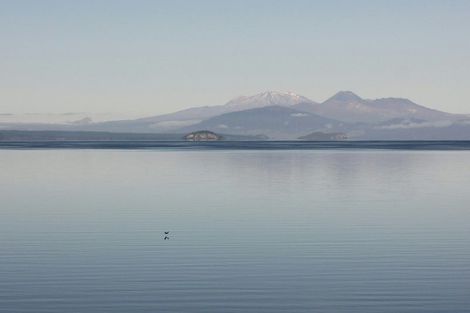 Photo of property in 100 Loch Views Road, Acacia Bay, Taupo, 3385