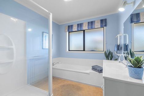 Photo of property in 6 Ash Place, Whalers Gate, New Plymouth, 4310