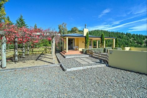 Photo of property in 1544 Kahuranaki Road, Kahuranaki, Havelock North, 4295