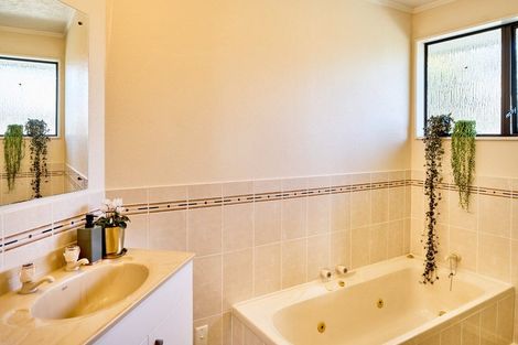 Photo of property in 1 The Top Gallant, Whitby, Porirua, 5024