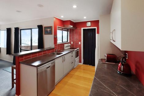 Photo of property in 16 Cathie Place, Karori, Wellington, 6012