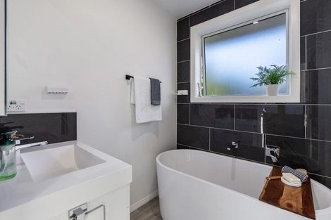 Photo of property in 6 Dymock Place, Bishopdale, Christchurch, 8053