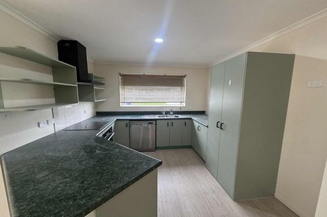 Photo of property in 1 Swanson Oaks, Swanson, Auckland, 0612