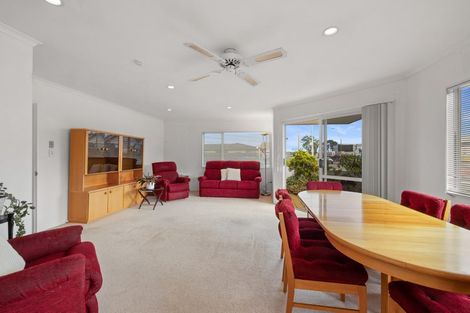 Photo of property in 1 Strandon Place, Strandon, New Plymouth, 4312