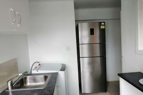 Photo of property in 54 Royal View Road, Te Atatu South, Auckland, 0610