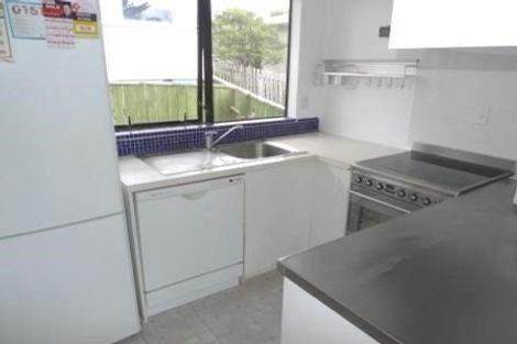 Photo of property in 39a Horokiwi Road West, Newlands, Wellington, 6037