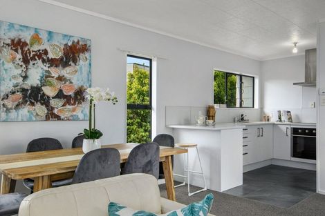 Photo of property in 39 Meadowvale Rise, Titirangi, Auckland, 0604