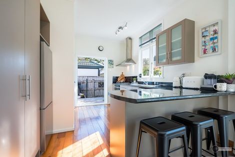 Photo of property in 49f1 Puriri Street, Woburn, Lower Hutt, 5010
