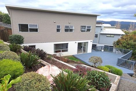 Photo of property in 82a Kirton Drive, Riverstone Terraces, Upper Hutt, 5018