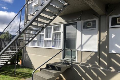 Photo of property in 33 Queen Street, Upper Hutt Central, Upper Hutt, 5018