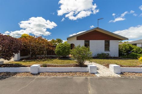 Photo of property in 96 Royal Park Drive, Parklands, Christchurch, 8083