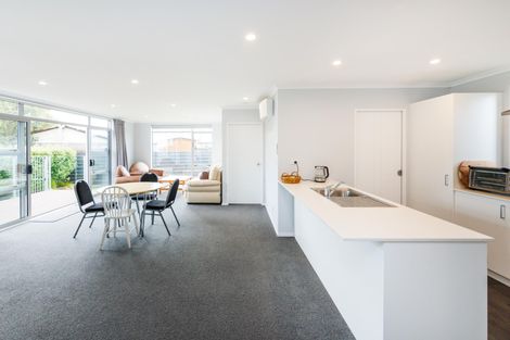 Photo of property in 58 Exeter Crescent, Takaro, Palmerston North, 4412