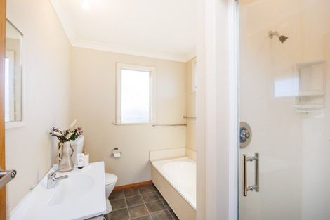 Photo of property in 2 Austin Place, Awapuni, Palmerston North, 4412