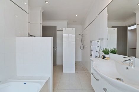 Photo of property in 36 Great West Road, Matipo Heights, Rotorua, 3015