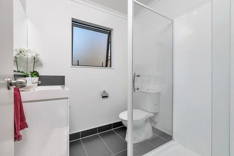 Photo of property in 40a Roberts Road, Glenfield, Auckland, 0629