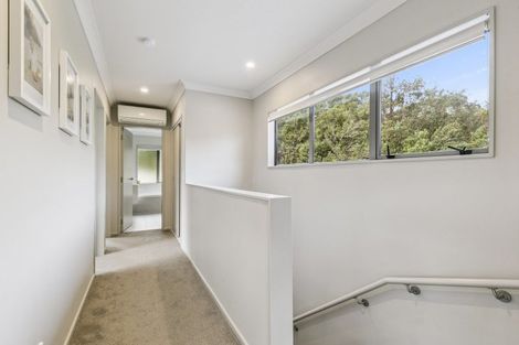 Photo of property in 2 Brindle Way, Newlands, Wellington, 6037