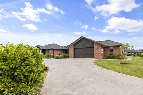 Photo of property in 37 Mike Smith Drive, Cambridge, 3434