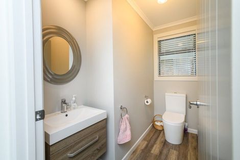 Photo of property in 31 Briarwood Road, Kelvin Grove, Palmerston North, 4470