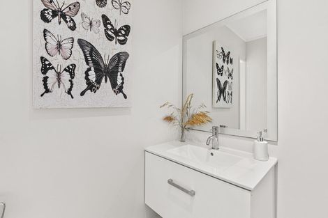 Photo of property in 39 Harbour View Road, Point Wells, 0986