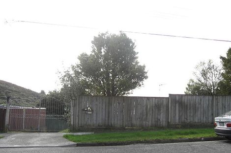 Photo of property in 2 Holmes Grove, Naenae, Lower Hutt, 5011