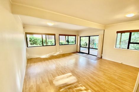 Photo of property in 11 Glenbush Place, Birkenhead, Auckland, 0626