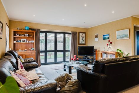 Photo of property in 15 Aspen Way, Kelvin Grove, Palmerston North, 4414