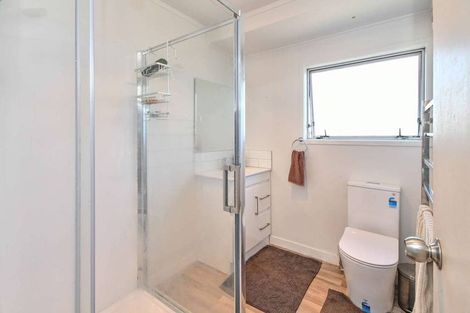 Photo of property in 2/3 Secretariat Place, Randwick Park, Auckland, 2105