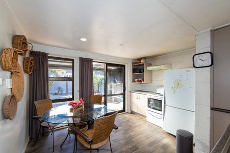 Photo of property in 4 Corwen Place, Mayfair, Hastings, 4122