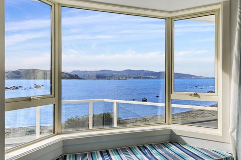 Photo of property in 2/420 Queens Drive, Lyall Bay, Wellington, 6022