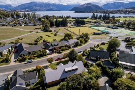 Photo of property in 5 Meadowstone Drive, Wanaka, 9305