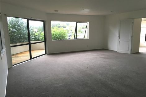 Photo of property in 2/5 Seaford Place, Murrays Bay, Auckland, 0630