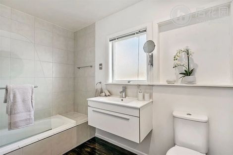 Photo of property in 15 Saffron Street, Birkdale, Auckland, 0626