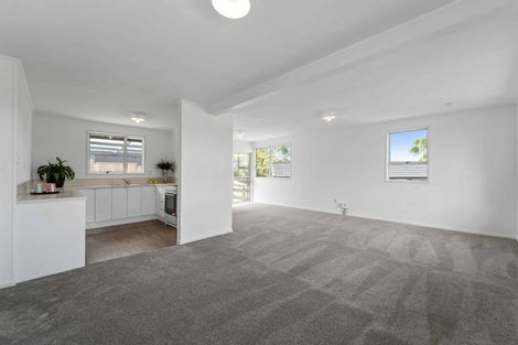 Photo of property in 38 Donovan Avenue, Massey, Auckland, 0614