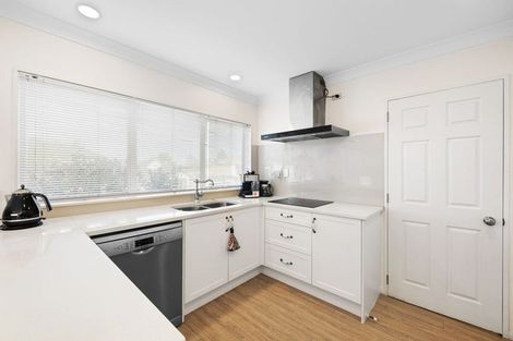 Photo of property in 1/15 Penruddocke Road, Half Moon Bay, Auckland, 2012