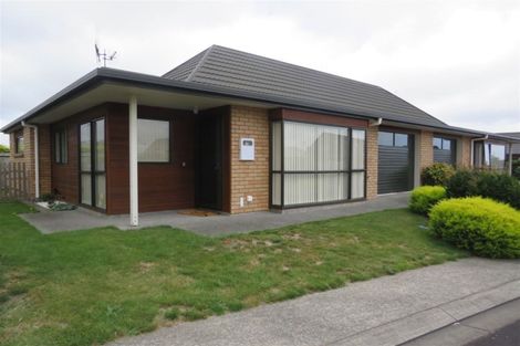 Photo of property in Rangeview Villas, 69/9 Fuller Close, Levin, 5510