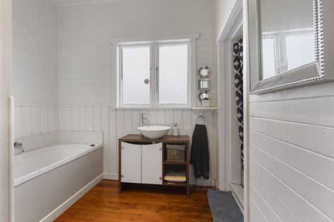 Photo of property in 96 Tukapa Street, Westown, New Plymouth, 4310