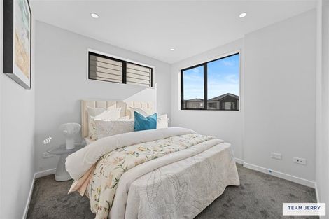 Photo of property in 37a Crestview Rise, Papakura, 2110