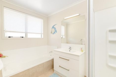 Photo of property in 2 Seashell Drive, Papamoa Beach, Papamoa, 3118