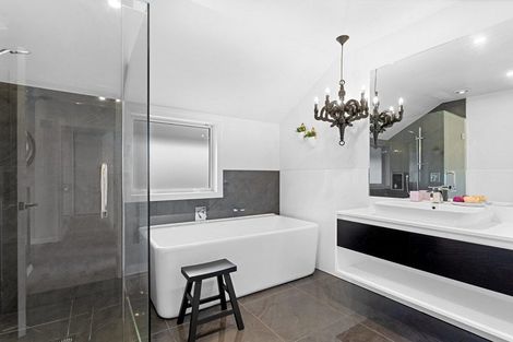 Photo of property in 2 Snowdon Road, Fendalton, Christchurch, 8052